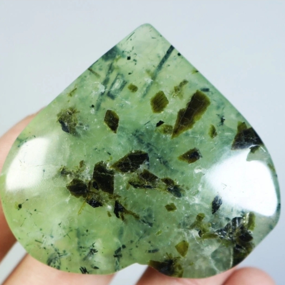 Natural Green Tourmaline And Mica In Prehnite Quartz Crystal Heart Stone Healing - Picture 3 of 10